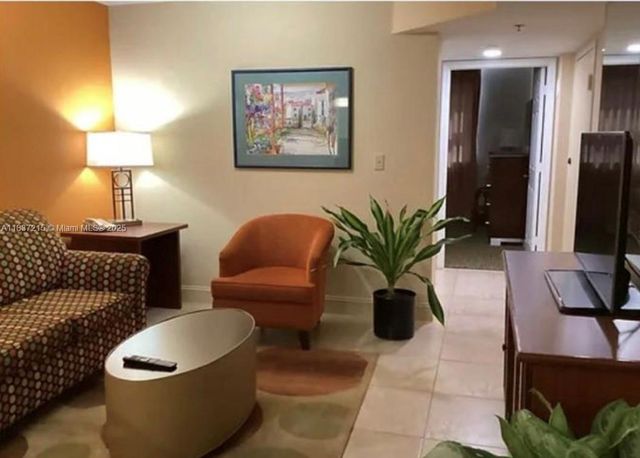 16690 Blatt Blvd B, Weston, FL 33326