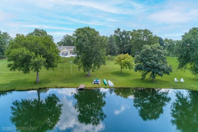 62 Dundee Lane, Barrington Hills, IL 60010