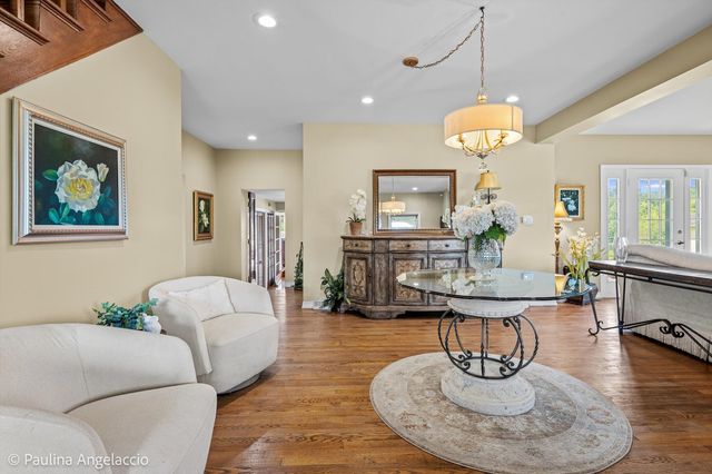 62 Dundee Lane, Barrington Hills, IL 60010