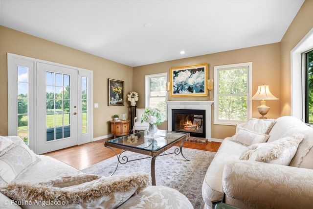 62 Dundee Lane, Barrington Hills, IL 60010