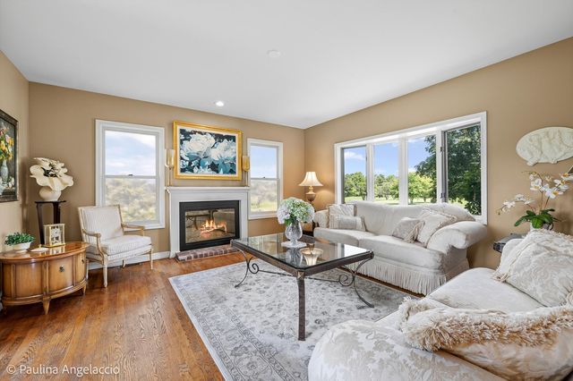 62 Dundee Lane, Barrington Hills, IL 60010