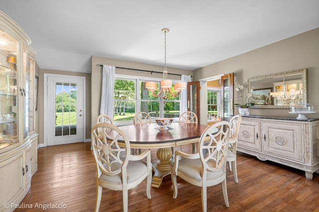 62 Dundee Lane, Barrington Hills, IL 60010