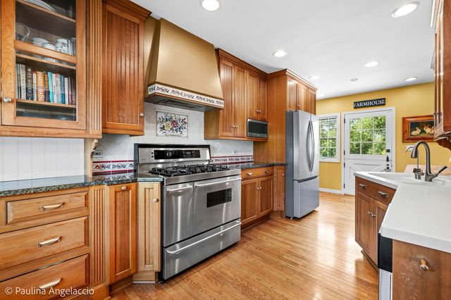 62 Dundee Lane, Barrington Hills, IL 60010