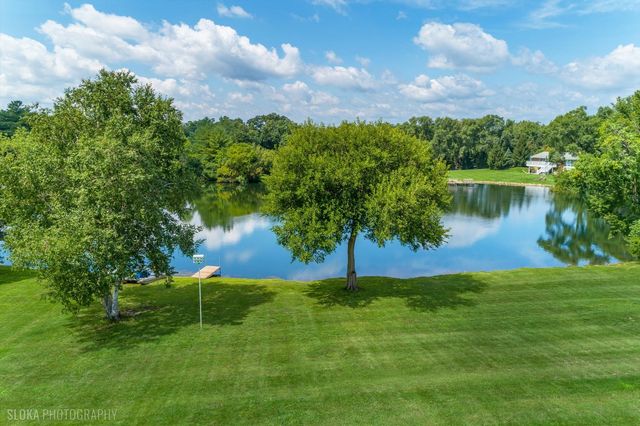 62 Dundee Lane, Barrington Hills, IL 60010