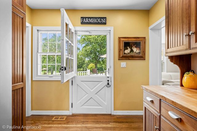 62 Dundee Lane, Barrington Hills, IL 60010
