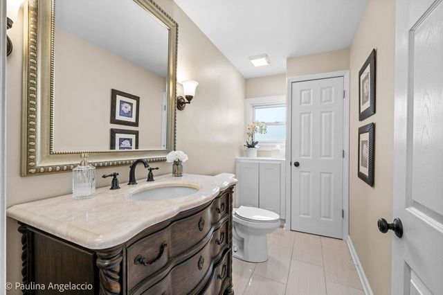 62 Dundee Lane, Barrington Hills, IL 60010