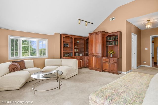 62 Dundee Lane, Barrington Hills, IL 60010