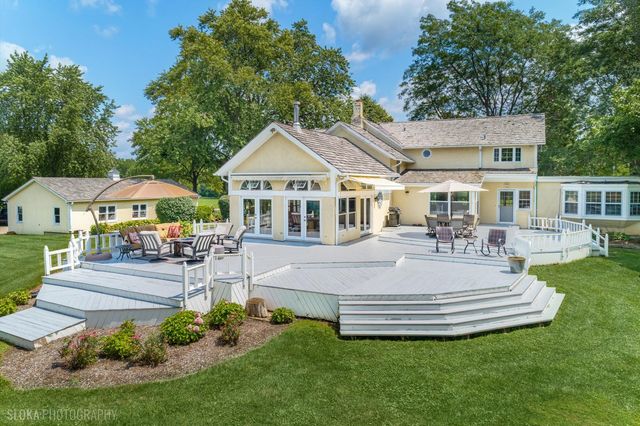 62 Dundee Lane, Barrington Hills, IL 60010