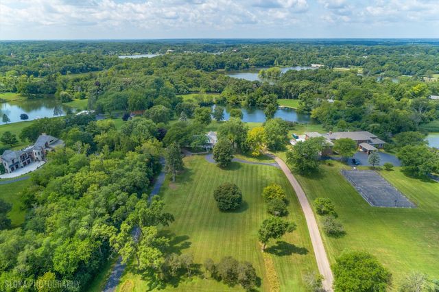 62 Dundee Lane, Barrington Hills, IL 60010