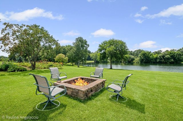 62 Dundee Lane, Barrington Hills, IL 60010