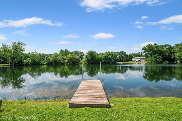 62 Dundee Lane, Barrington Hills, IL 60010