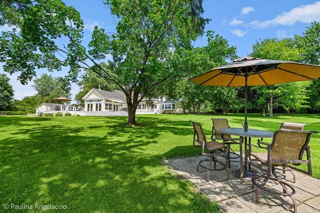 62 Dundee Lane, Barrington Hills, IL 60010