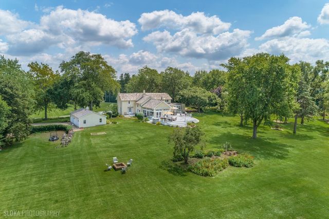 62 Dundee Lane, Barrington Hills, IL 60010