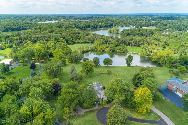 62 Dundee Lane, Barrington Hills, IL 60010