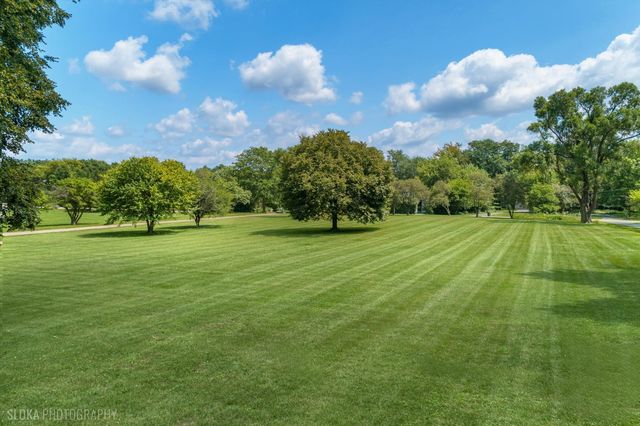62 Dundee Lane, Barrington Hills, IL 60010