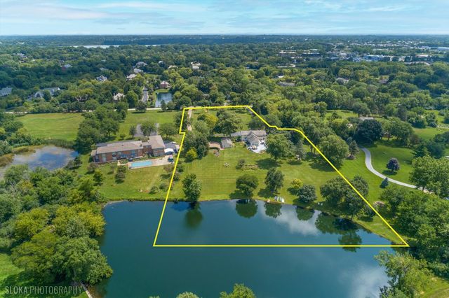 62 Dundee Lane, Barrington Hills, IL 60010