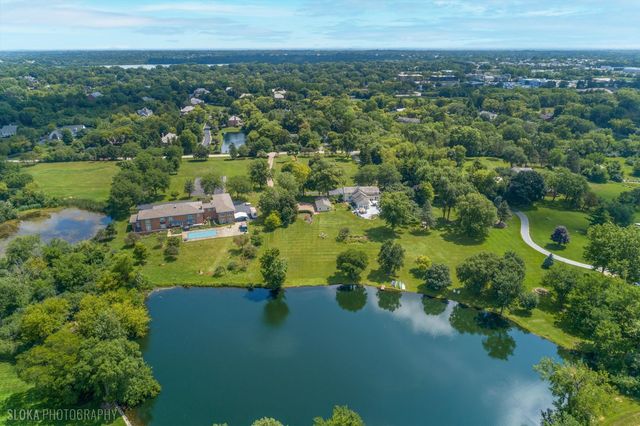 62 Dundee Lane, Barrington Hills, IL 60010