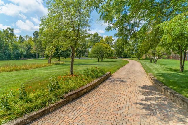 62 Dundee Lane, Barrington Hills, IL 60010