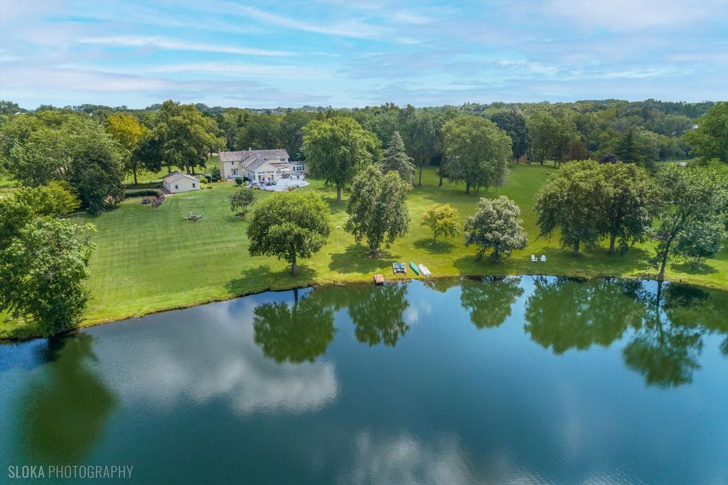 62 Dundee Lane, Barrington Hills, IL 60010