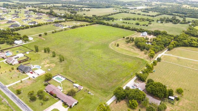 250 Willow Lane, Van Alstyne, TX 75495