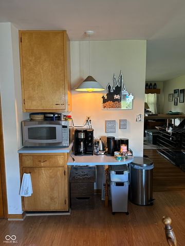 261 Woodlane Drive, Columbus, IN 47201