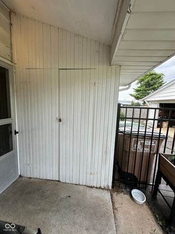 261 Woodlane Drive, Columbus, IN 47201