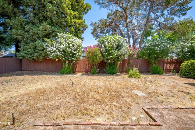 4855 Whitney Blvd, Rocklin, CA 95677