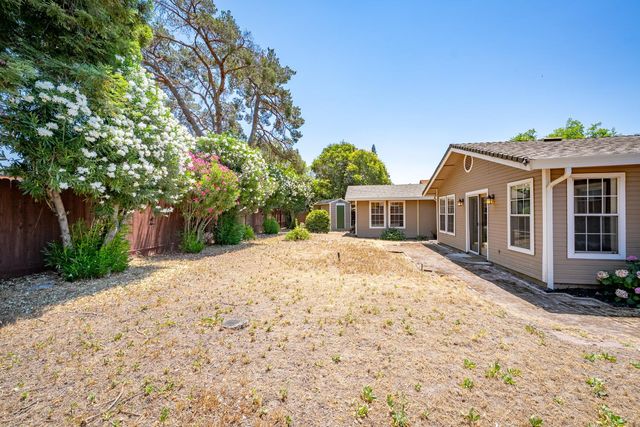 4855 Whitney Blvd, Rocklin, CA 95677