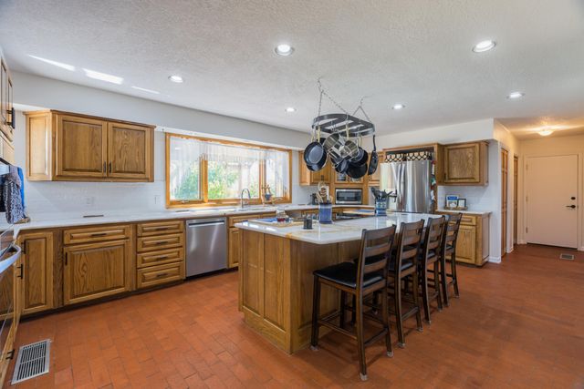 11804 Modesto Avenue NE, Albuquerque, NM 87122
