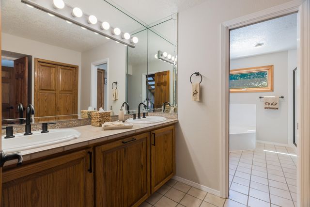 11804 Modesto Avenue NE, Albuquerque, NM 87122