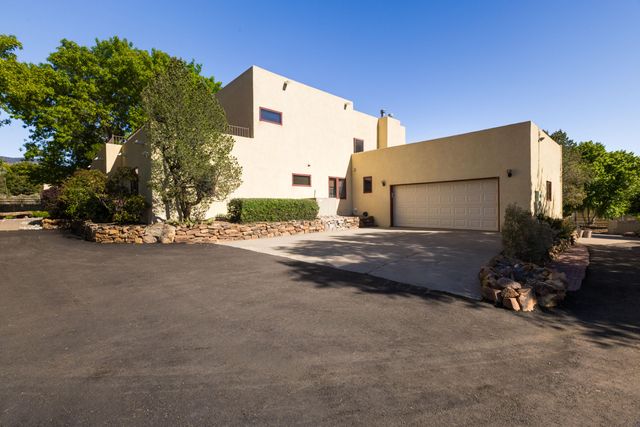 11804 Modesto Avenue NE, Albuquerque, NM 87122