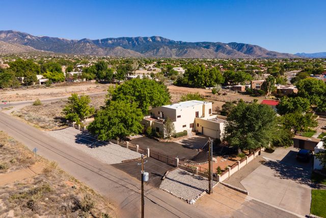 11804 Modesto Avenue NE, Albuquerque, NM 87122