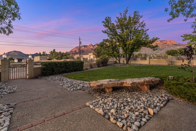 11804 Modesto Avenue NE, Albuquerque, NM 87122