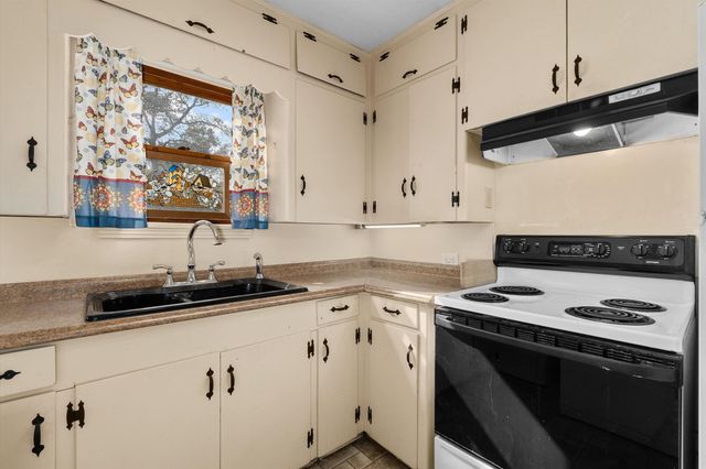 204 S Holly St, Ore City, TX 75683