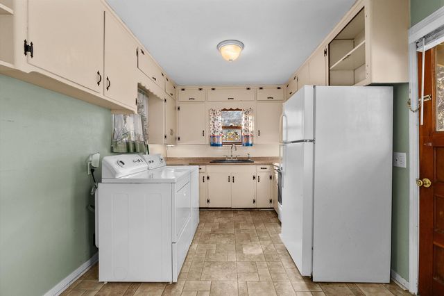 204 S Holly St, Ore City, TX 75683