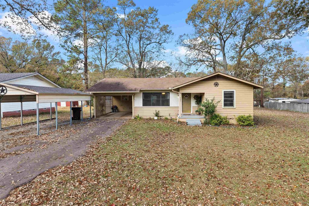 204 S Holly St, Ore City, TX 75683