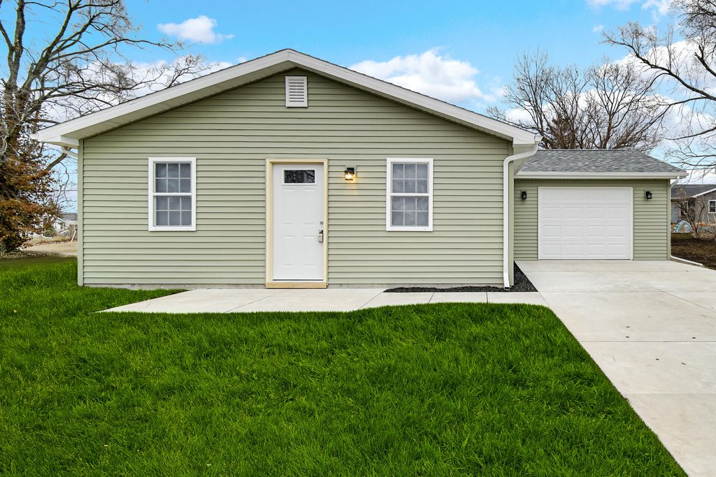 285 S Ivanhoe Road, Kingsford Heights, IN 46346