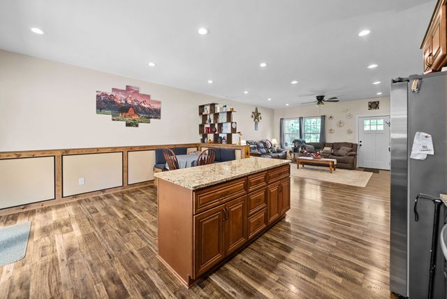 381 Tummins Rd, Mc Ewen, TN 37101