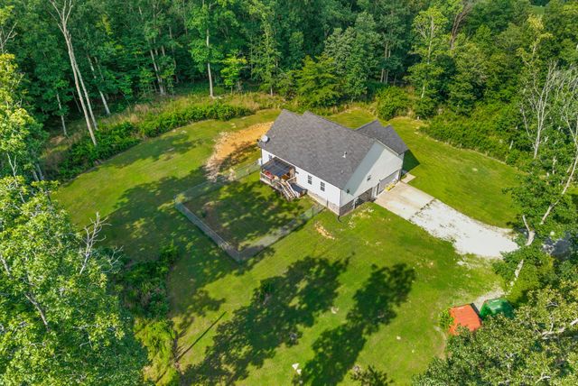 381 Tummins Rd, Mc Ewen, TN 37101