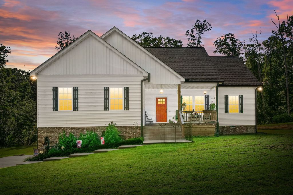 381 Tummins Rd, Mc Ewen, TN 37101