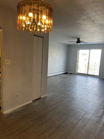 208 Shorewood Drive 3-2C, Glendale Heights, IL 60139