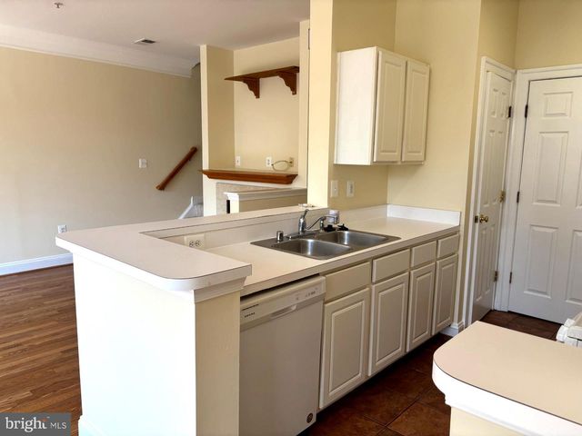 21156 DOMAIN TER, Sterling, VA 20165
