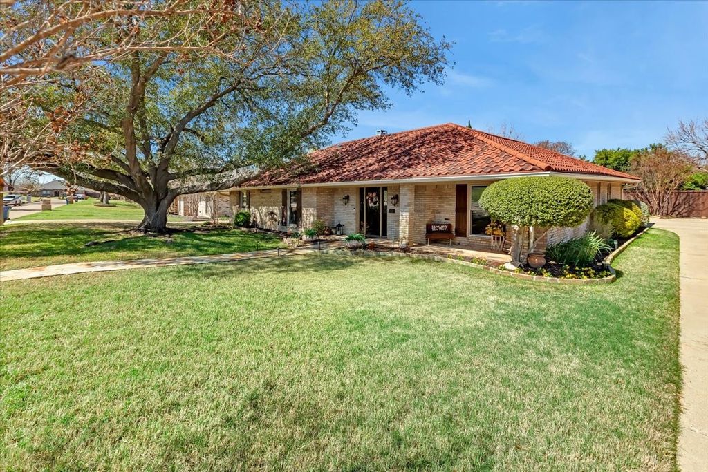 1111 Berkshire Court, Trophy Club, TX 76262 — photo 3