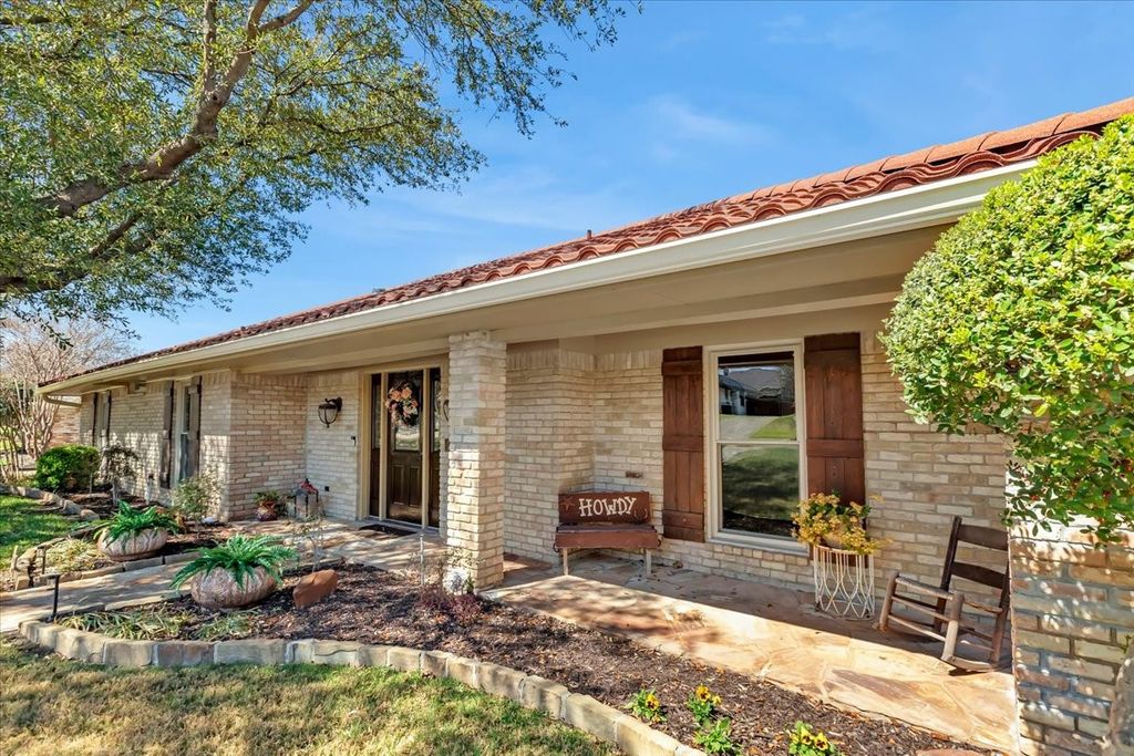 1111 Berkshire Court, Trophy Club, TX 76262 — photo 4