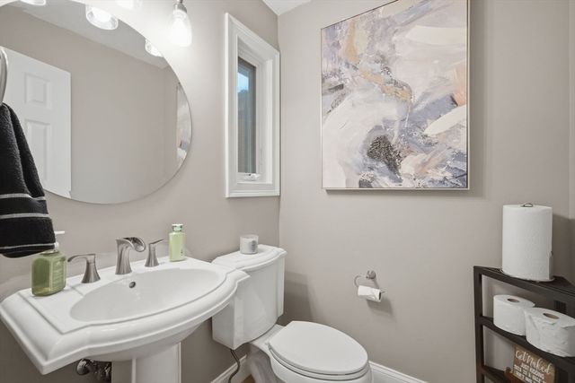 73 Meadowbrook Rd, Springfield, MA 01128