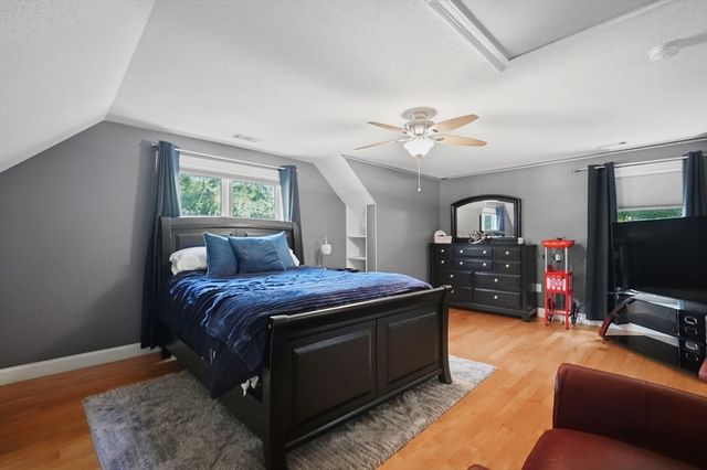 73 Meadowbrook Rd, Springfield, MA 01128