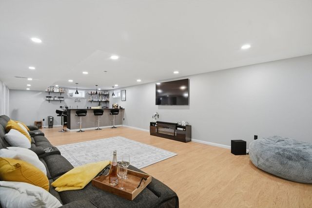 73 Meadowbrook Rd, Springfield, MA 01128