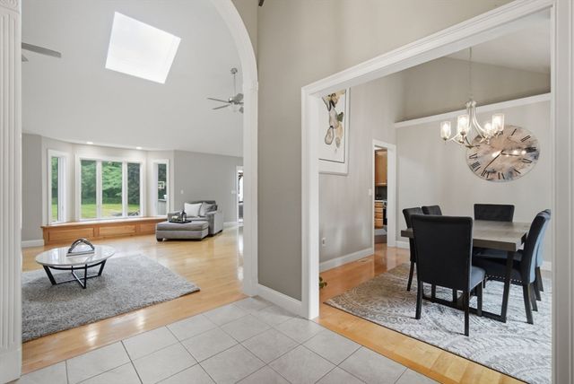73 Meadowbrook Rd, Springfield, MA 01128