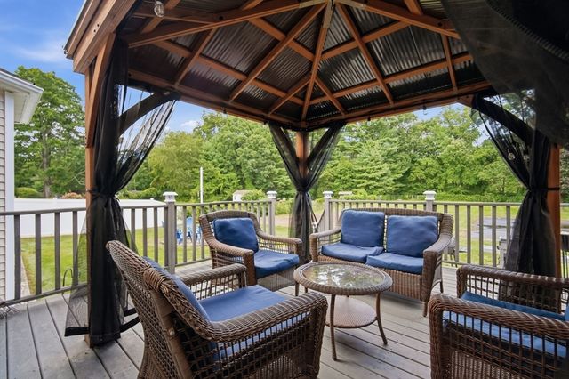 73 Meadowbrook Rd, Springfield, MA 01128