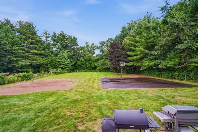 73 Meadowbrook Rd, Springfield, MA 01128